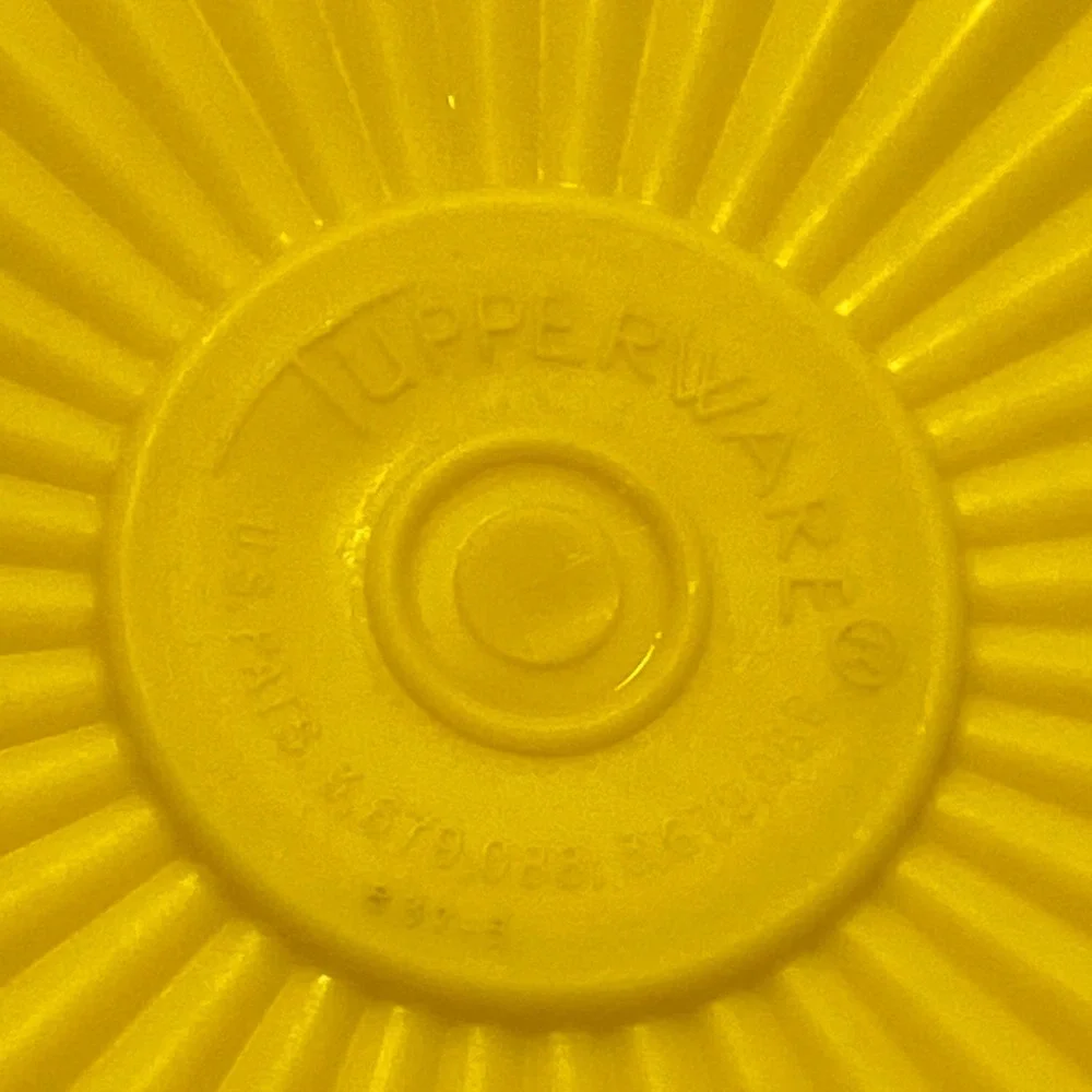 Tupperware Serving Bowl Yellow Excellent Starburst Lid Vintage USA